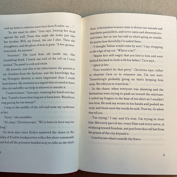 🌈2/$8  Allegiant #3 in the Divergent Series - Picture 9 of 12